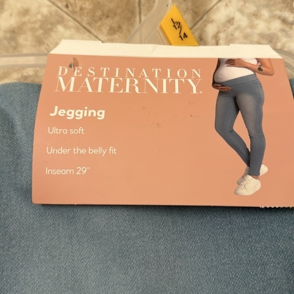 Women’s Large Destination Maternity Jeggings - Picture 2 of 2